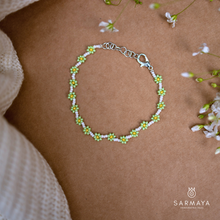 Load image into Gallery viewer, Orignal White Handmade Daisy Bracelet
